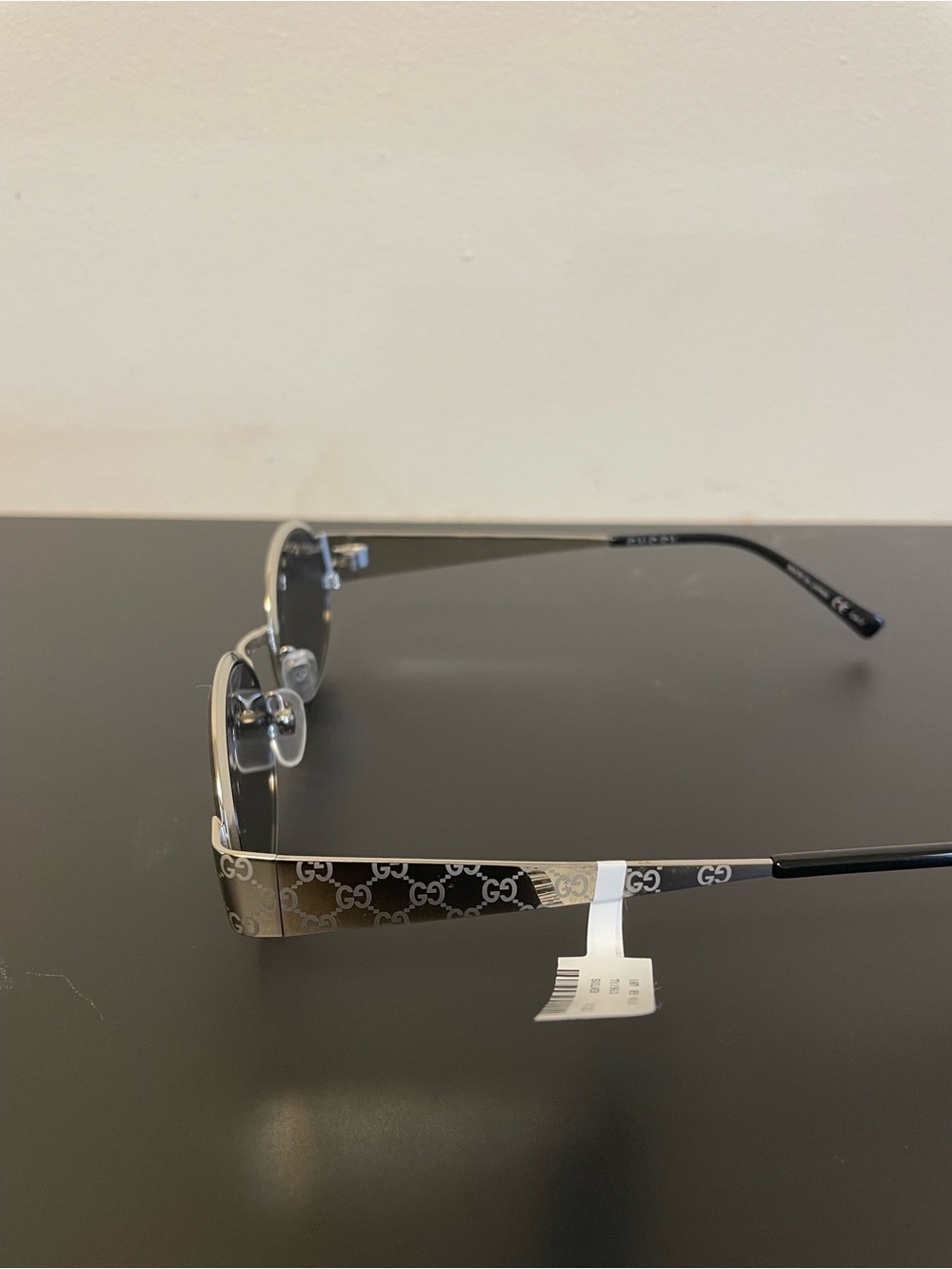 Gucci Oval Silver Frame Black Lens Men’s Sunglasses-51-23-145
BRAND NEW - Picture 2 of 16